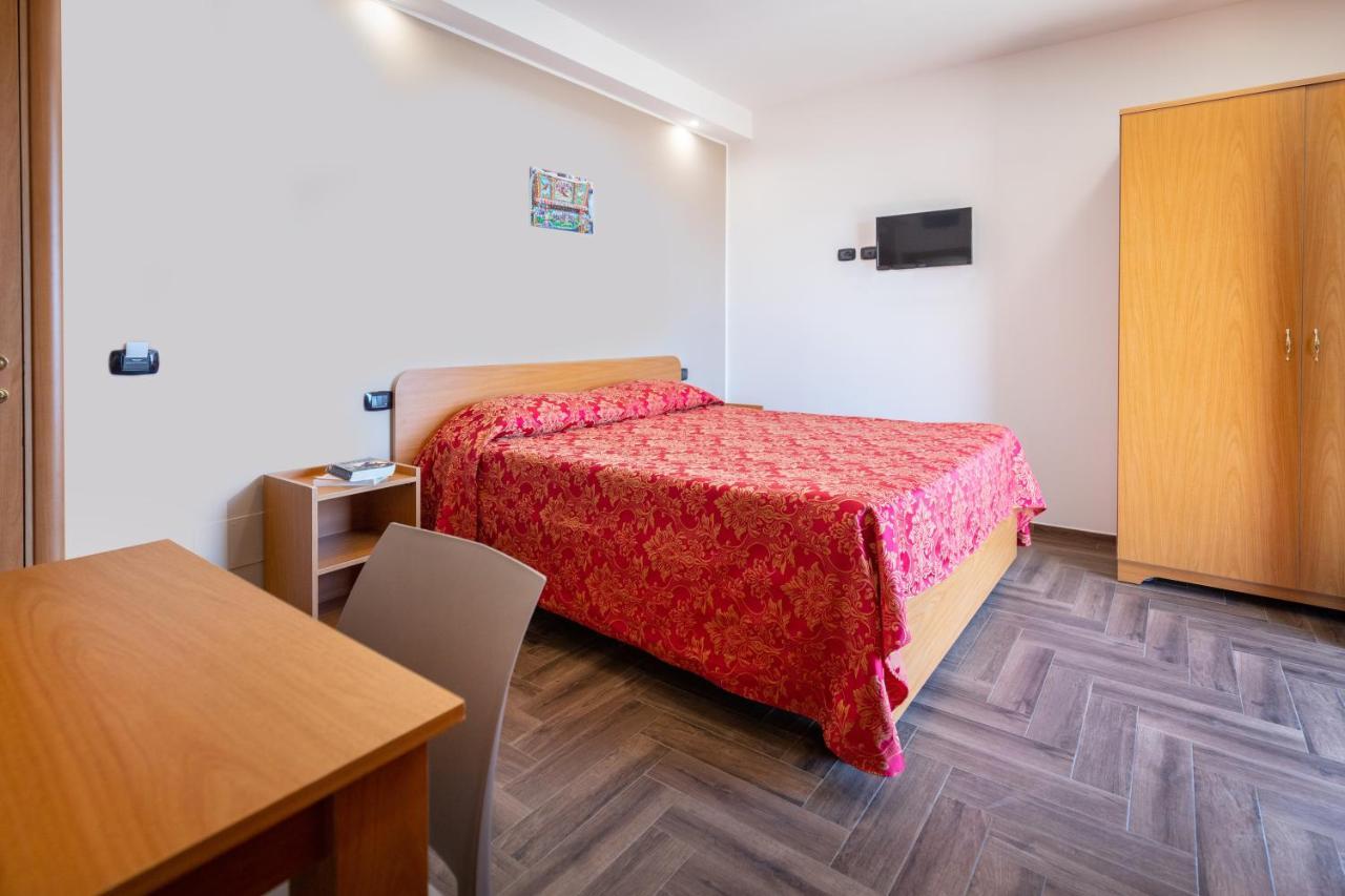 Il Giardino Country Holiday With Pool Ταορμίνα Δωμάτιο φωτογραφία